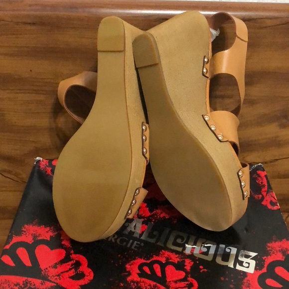 Fergie Lauren Wedges Platform Sandals - Picture 3 of 6